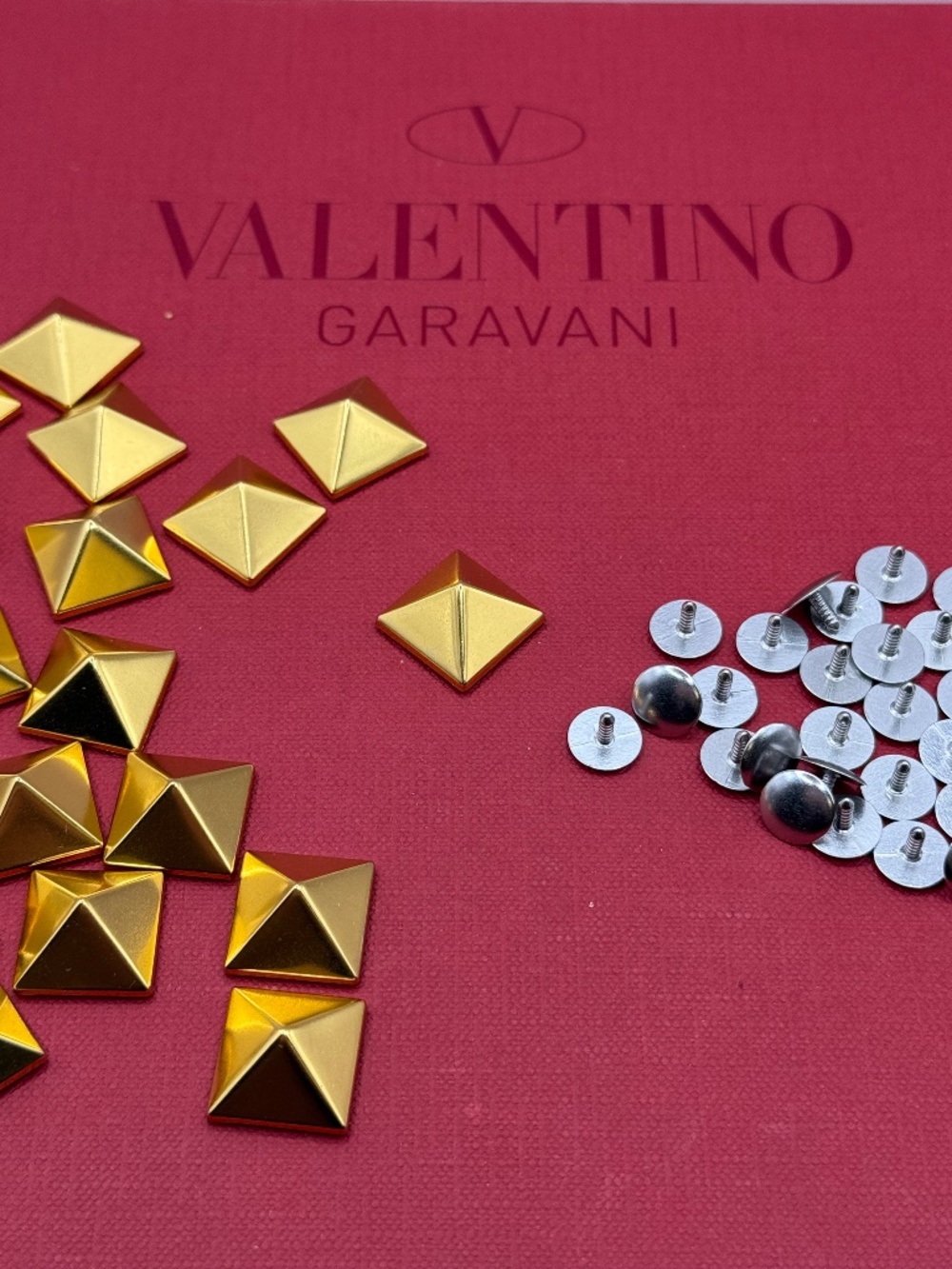 Valentino Garavani Mini Romanstud Replacement Stud – Single